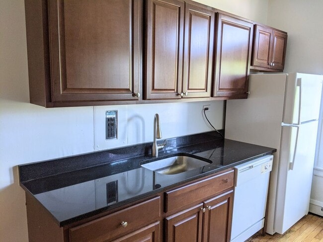 Photo - 905 Elmwood Ave