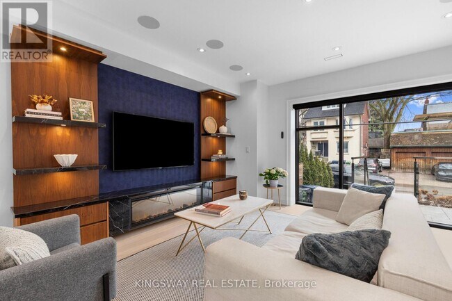 Photo - 770 Palmerston Ave