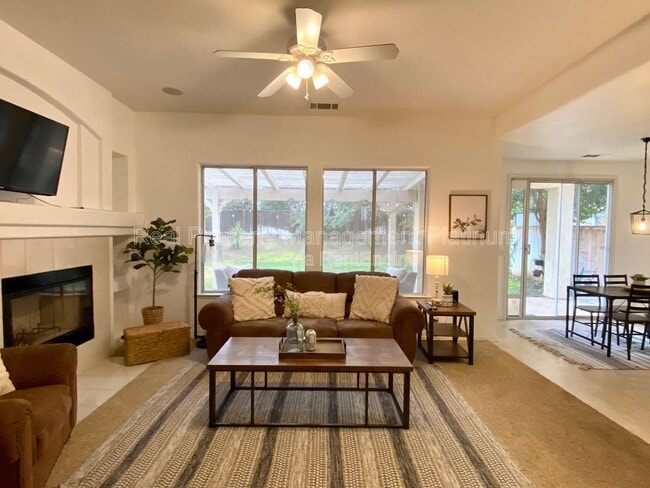 Photo - 4872 N Crestmoor Ave
