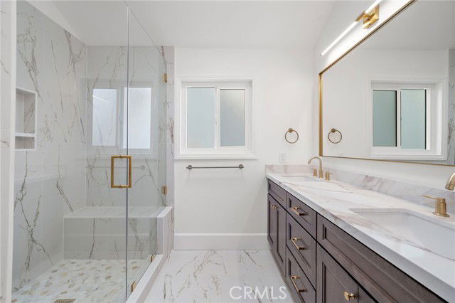 Building Photo - 377 Roycroft Ave