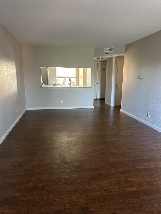 1996 Greenglen Dr Unit 204
