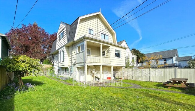 Photo - 3225 Lombard Ave Condo Unit B
