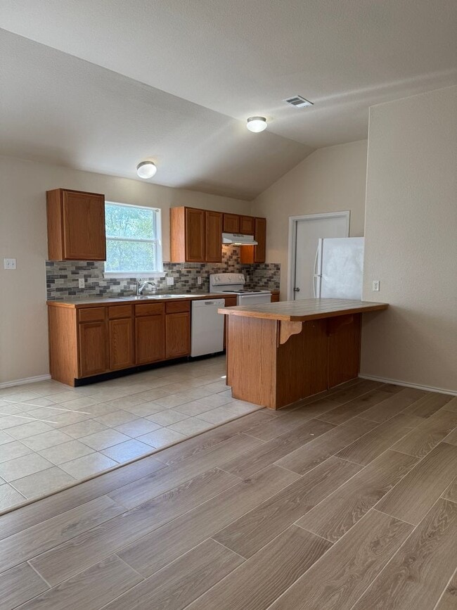 Photo - 400 Blue Shale Dr