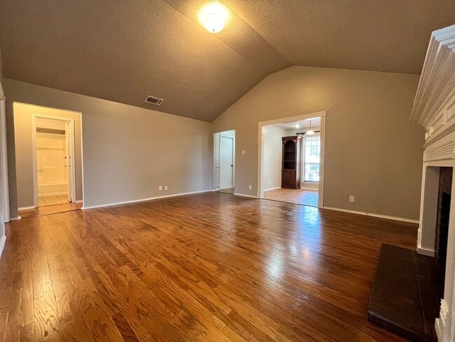 Photo - 321 Joshua St