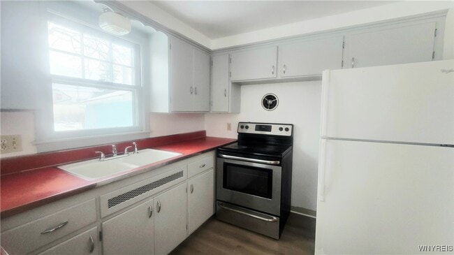 Photo - 359 Wrexham Ct N