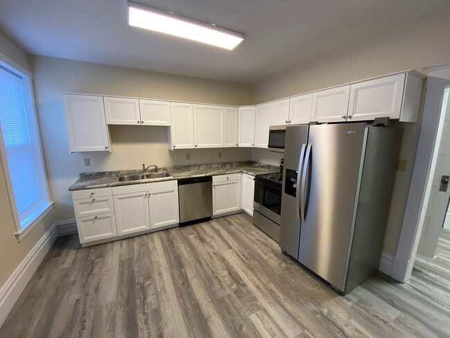 Kitchen - 358 Kingwood St