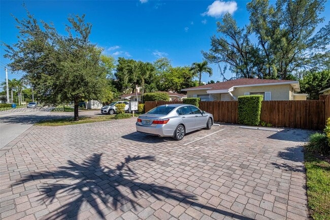 Photo - 2020 Miami Rd Unidad B