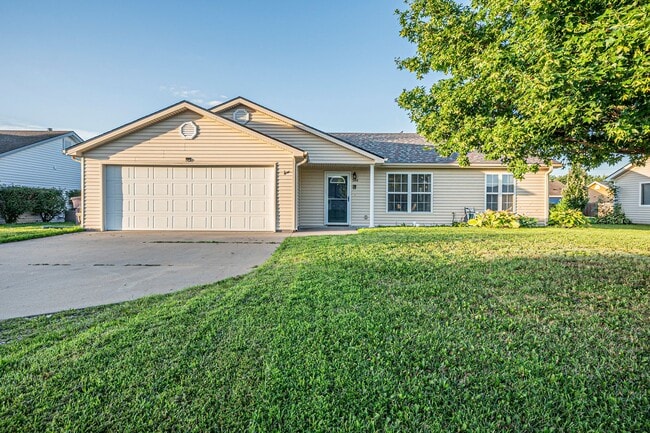 Building Photo - Please View 3D Virtual Walk-Through Before... Rental