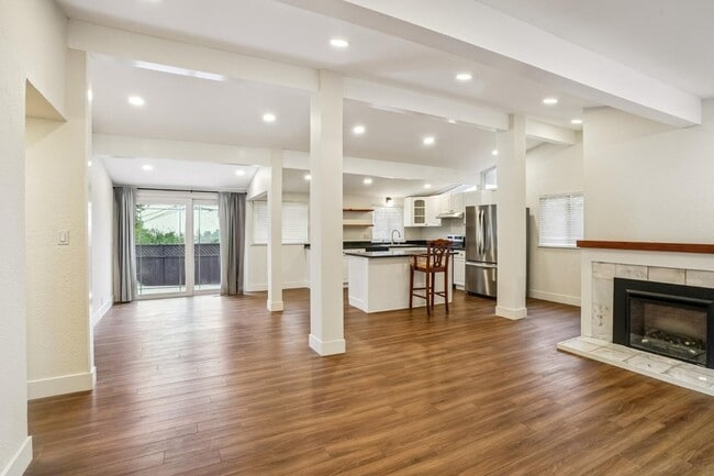 Photo - 6900 Thornhill Dr