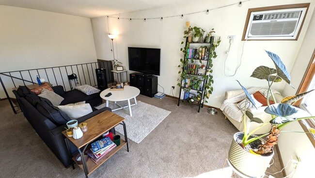 Photo - Spacious 3-Bedroom -- Available July 1st! Unidad 815