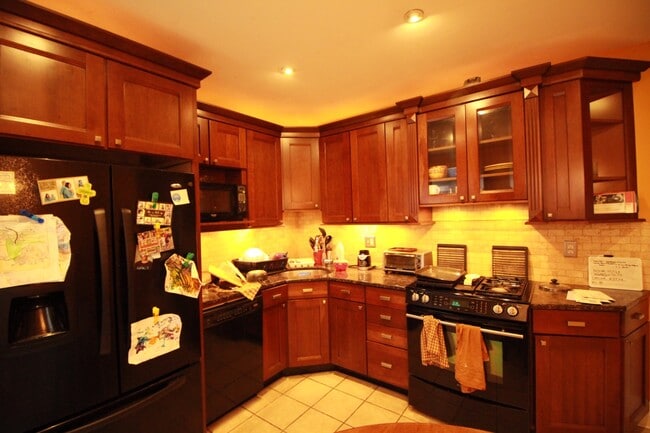 Photo - 12 Becket St