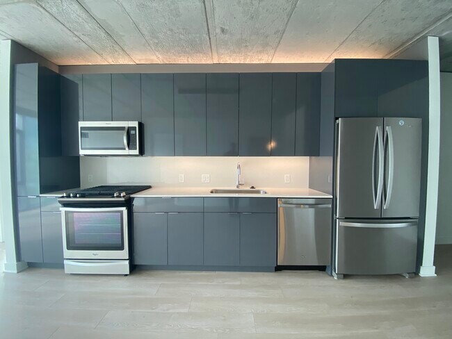 Photo - 326 W Illinois St