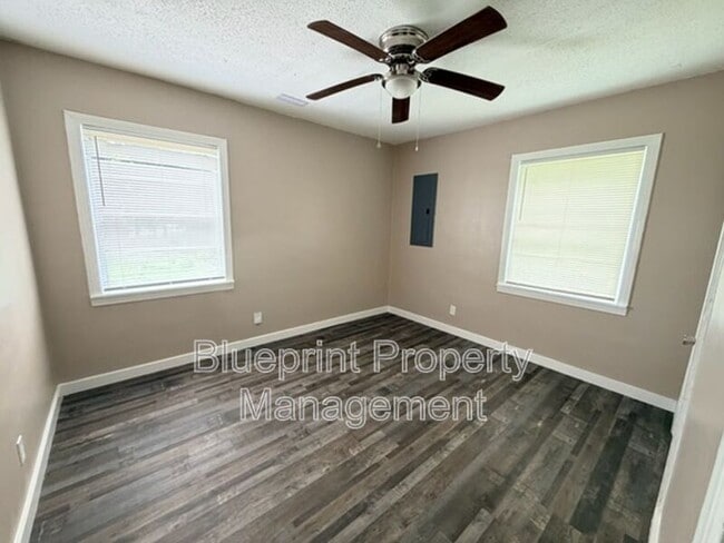 Photo - 1600 Holbrook Ave