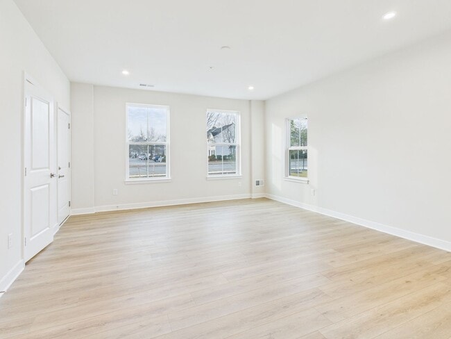 Photo - 8029 Lake Laurel Ln