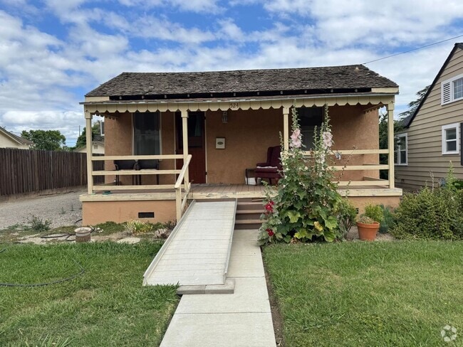 Building Photo - Small and Cute, 1 bedroom 1 bath southside... Rental