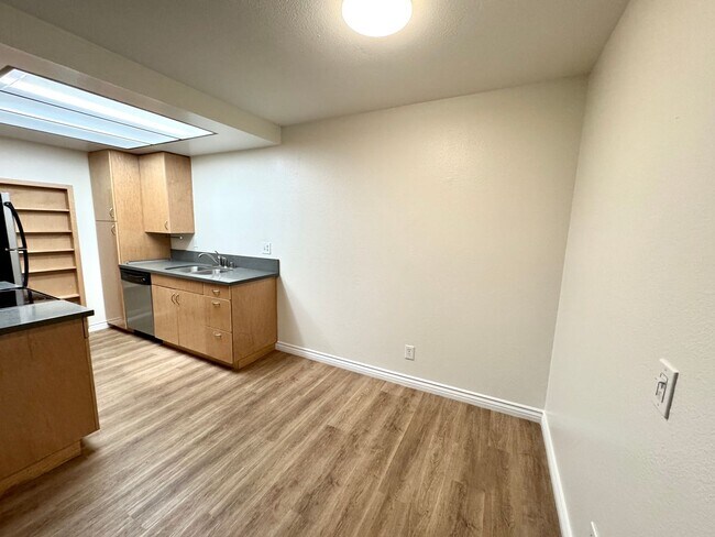 Photo - 960 E Bonita Ave Unit 12