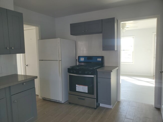 Photo - 814 Louise St