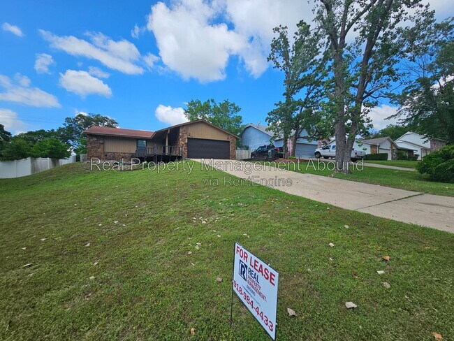Photo - 18341 Woodcrest Ln