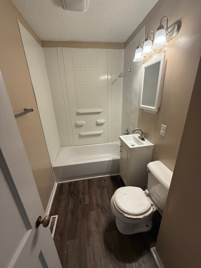 Photo - 806 Lonsvale Dr