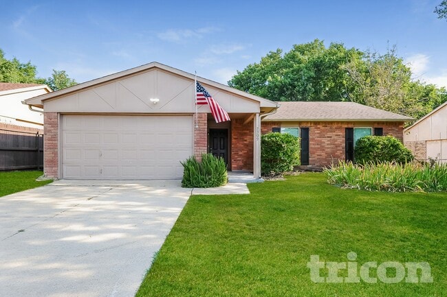 Photo - 7309 Hedge Dr