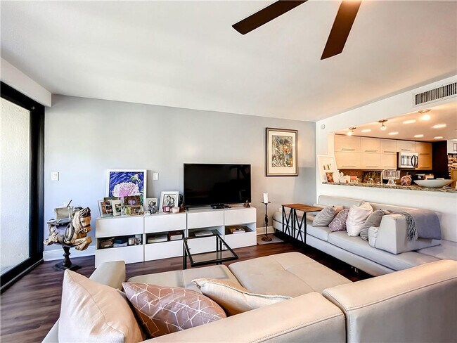 Photo - 1100 SE 5th Ct Unidad 55
