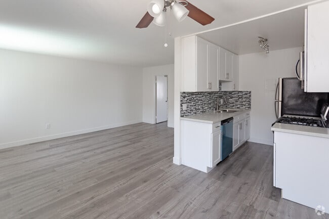 1BR,1BA - Kitchen