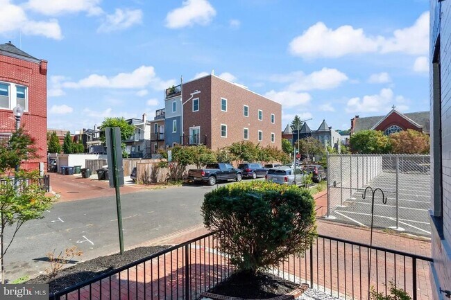 Photo - 116 Thomas St NW