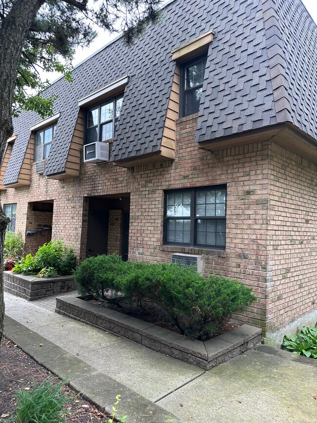 Photo - 8436 98th St Apartment Unit 84-38 98th street