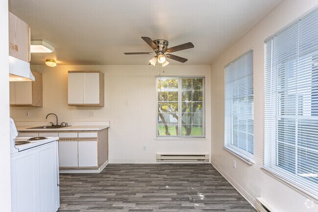 1BR, 1BA - 670SF - Dining Room