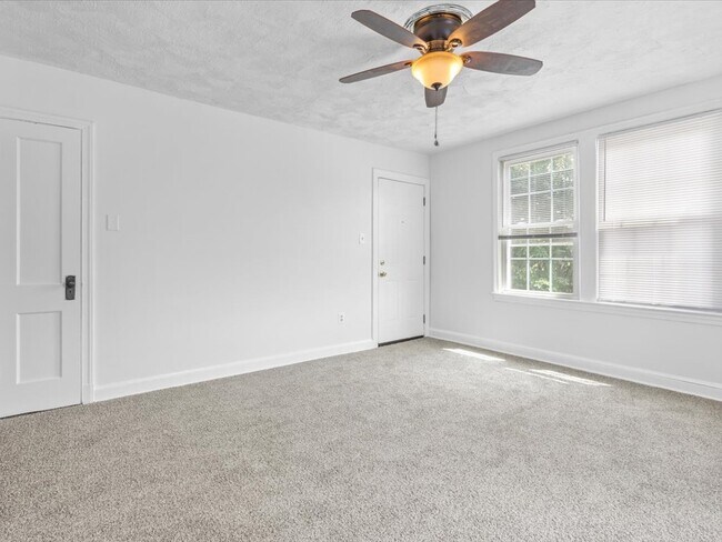 Photo - 305 34th St SE