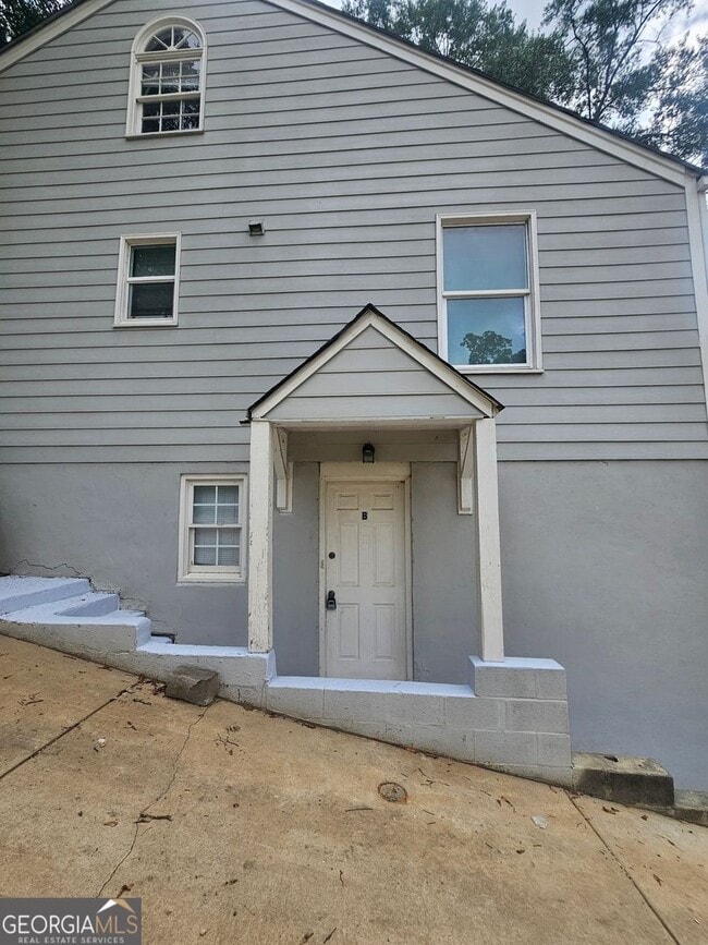 Building Photo - Beautiful Bungalow