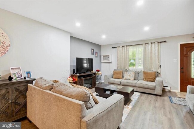 Photo - 283 Cardigan Terrace