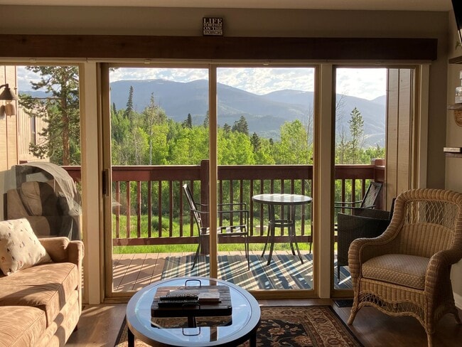 Building Photo - Remodeled Buffalo Woods Condo with Breathtaking Views- fully furnished