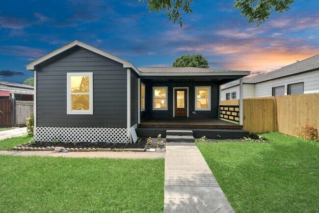 Photo - 1218 Des Jardines St