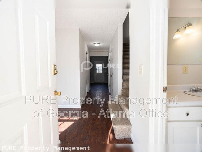 Photo - 772 Rogers Way SW