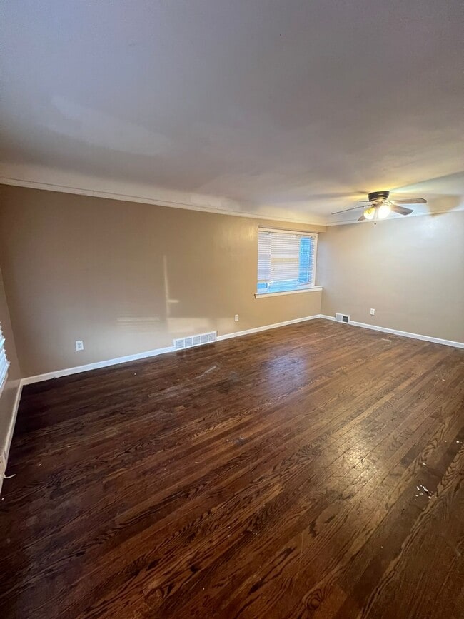 Photo - 19600 Telegraph Rd