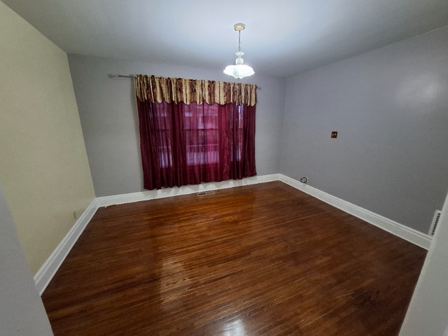 Photo - 31 Auchinvole Ave