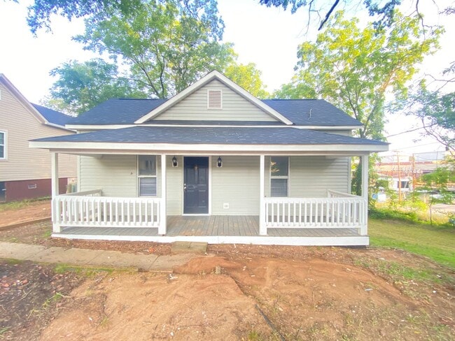 Building Photo - Fully Remodeled 2022 2bd/1ba House close to Dowtown and Hwy 70