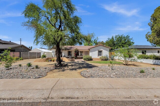 Building Photo - 2208 E Earll Dr Rental