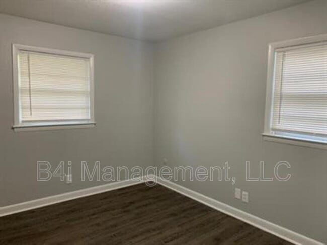 Photo - 4807 Gardiner Dr