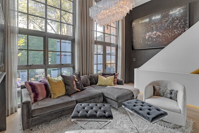 Building Photo - 109 Hazelton Ave