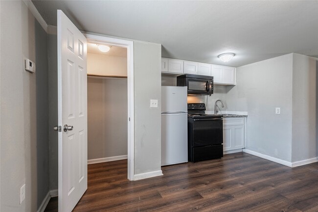 Photo - 2801 Virginia St Unit D