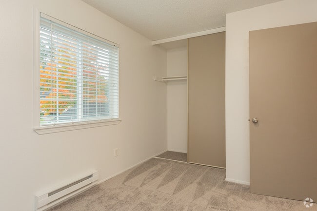 2HAB,1BA-900 ft² - Woodcreek