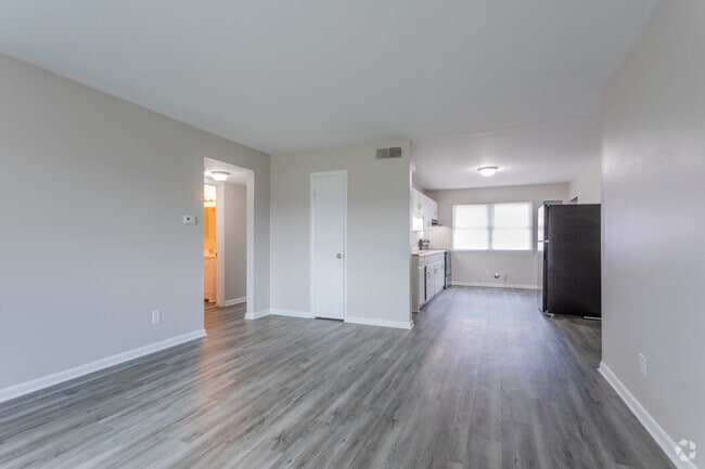 2BR, 1BA - 1,048SF - Living Area