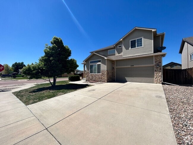 Building Photo - 5 Bedroom, 4 Bath home in the Lorson Ranch...