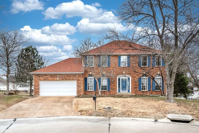 Building Photo - Spacious Parkway South Home with Walk-Out Basement & Large Backyard