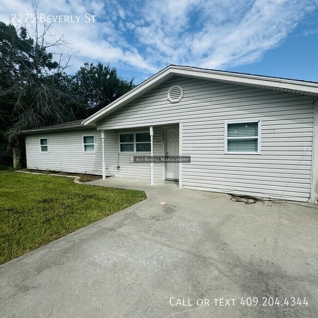 Building Photo - 2275 Beverly St