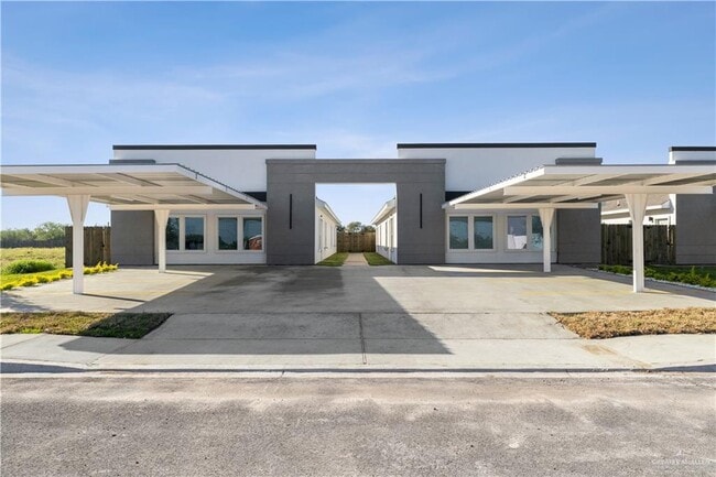 Building Photo - 18 Aryana N Ave Unit 2