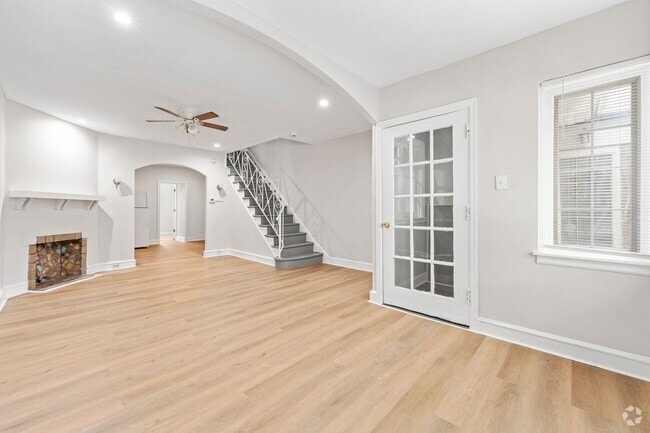 Building Photo - ???UPDATED 3 BEDROOMS AND 1BATH HOME WITH ...