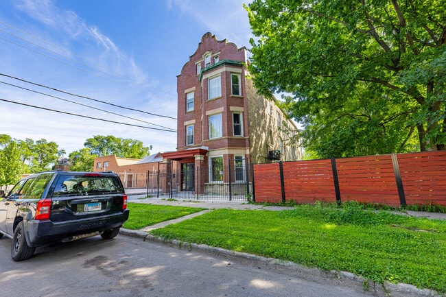 Building Photo - 5115 S Laflin St Rental